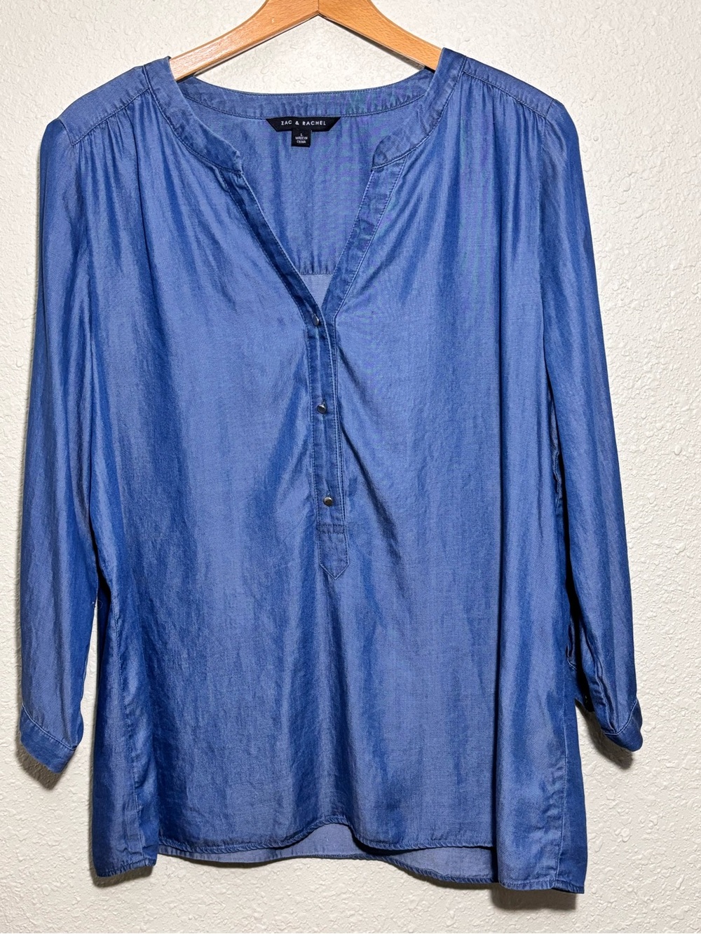 Zac & Rachel denim V-neck long sleeved blouse. Women’s Large
